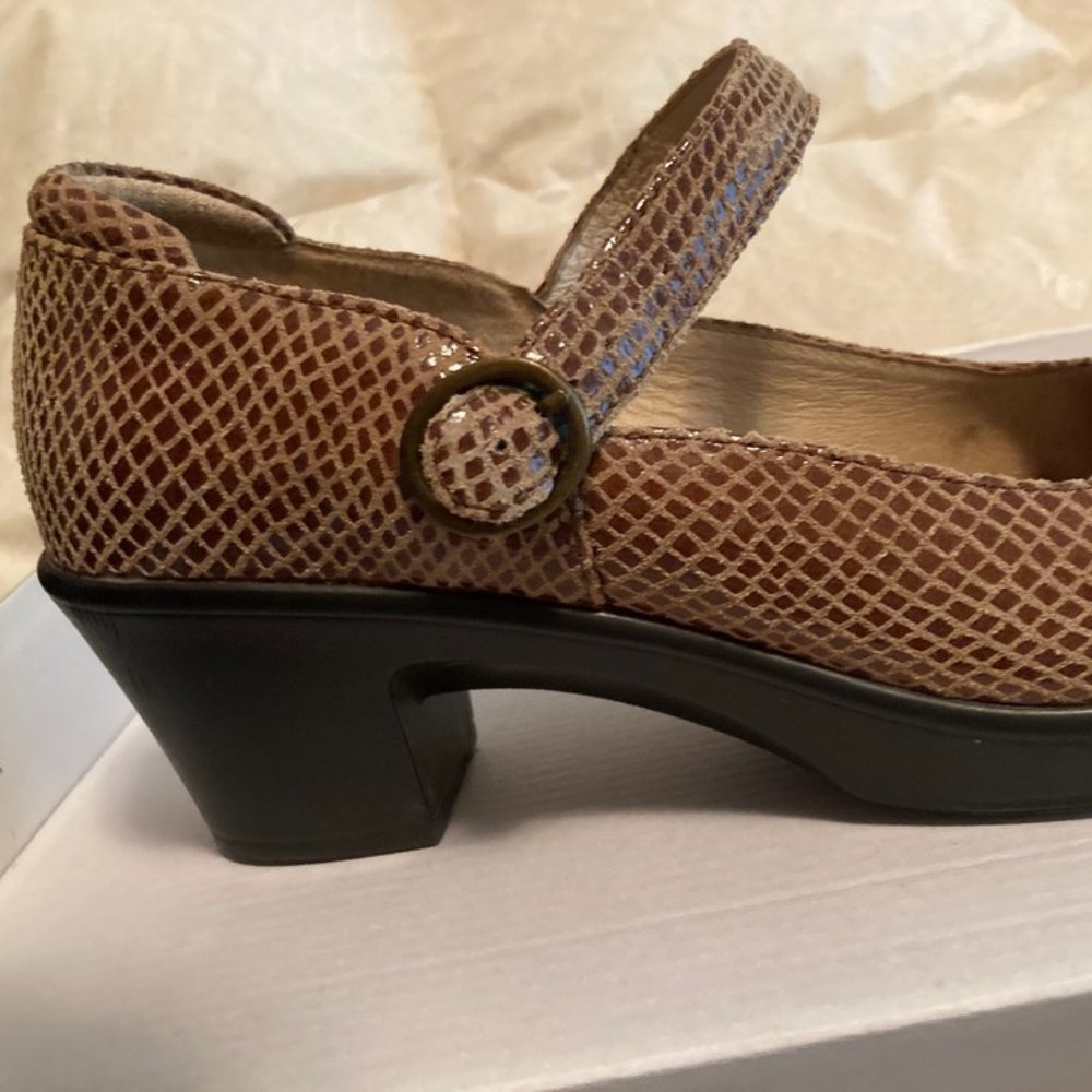Alegria Tan Glossy Snake Alegria Harper